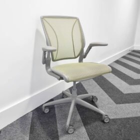 Humanscale: Diffrient World Task Chair in Green Mesh - Refurbished