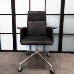Brunner Finasoft Meeting Chair – Fully Upholstered with Chrome Swivel Base & Armrests - Image 2