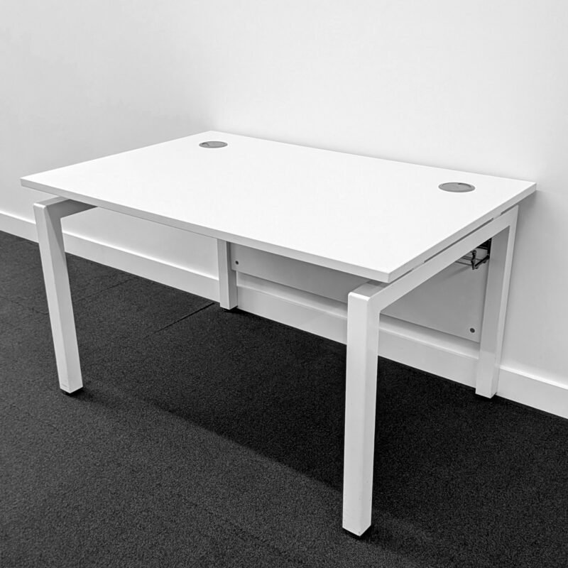 wbdesk1