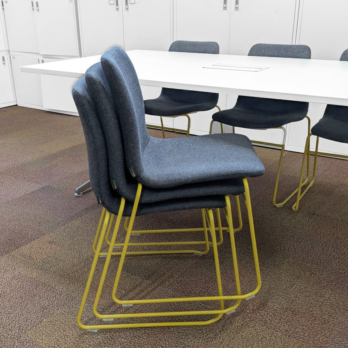 White Meeting/Boardroom Table with 6 RBM Noor Stackable Chairs - Image 2